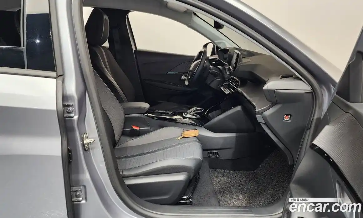 Peugeot 208 2022 0.1 гидро в Москве № 305670, фото 11