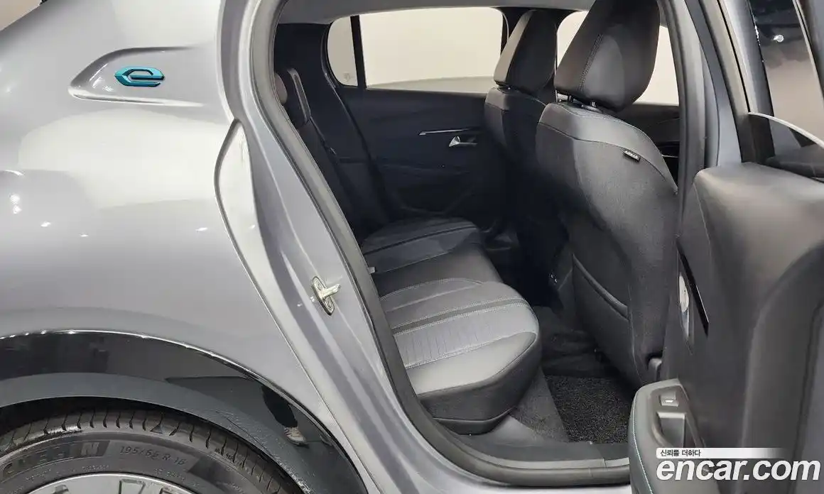 Peugeot 208 2022 0.1 гидро в Москве № 305670, фото 12