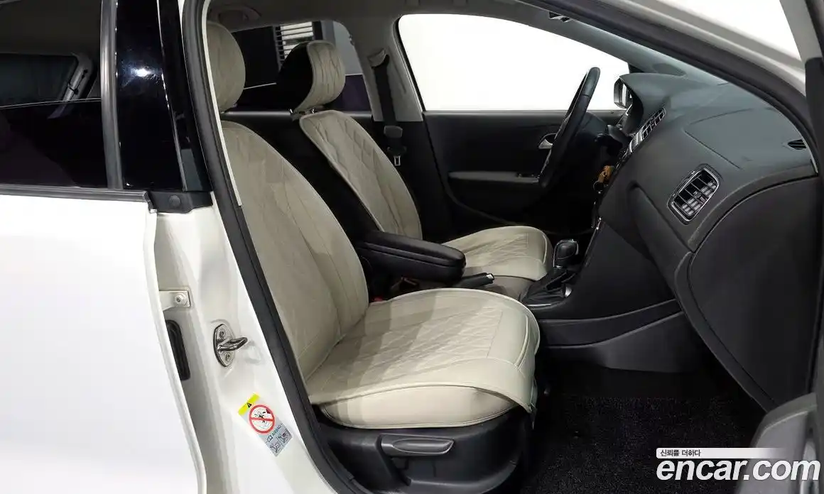 Volkswagen Polo 2014 1.6 гидро в Москве № 357896, фото 11