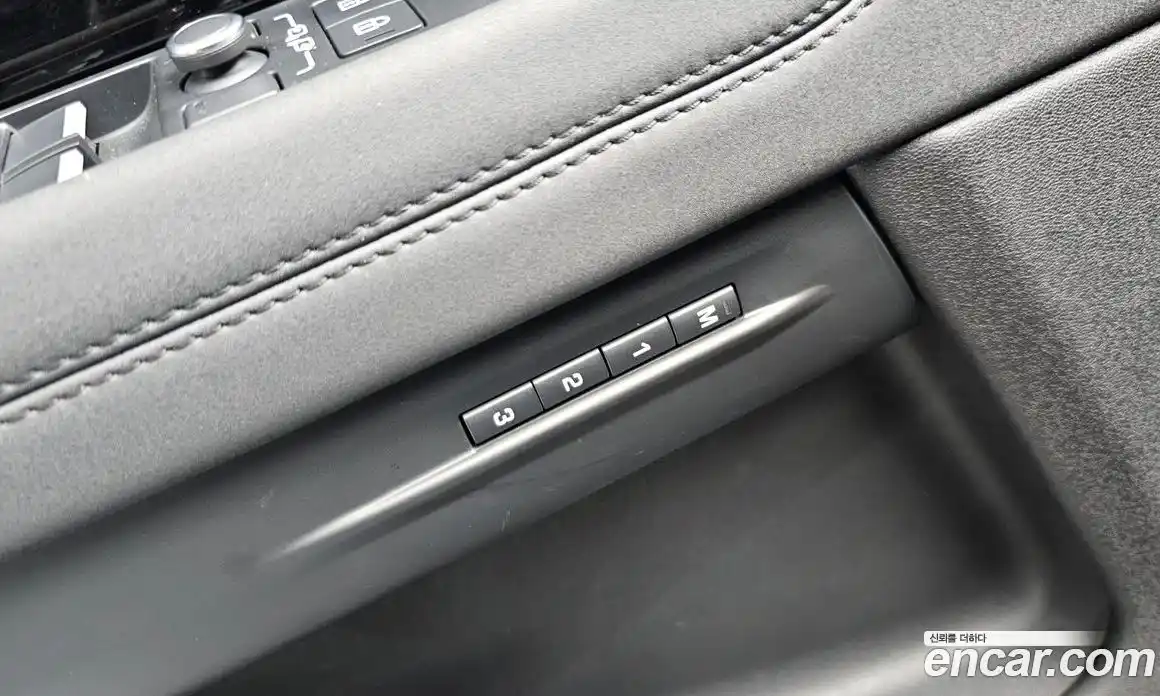 Land Rover Range-Rover Evoque 2022 2.0 гидро в Москве № 416239, фото 17