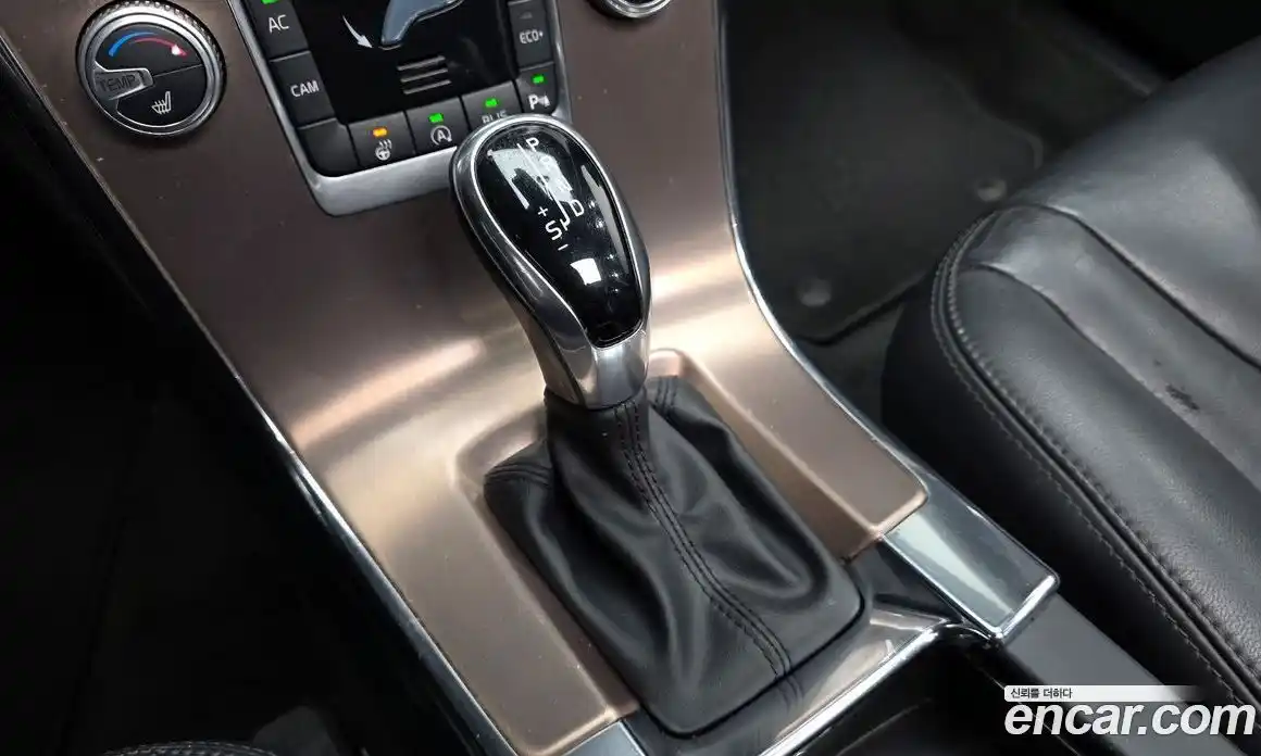 Volvo XC60 2017 2.0 гидро в Москве № 497750, фото 9