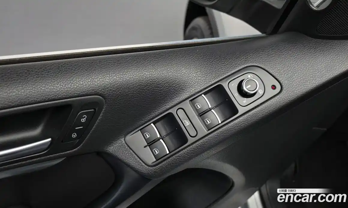 Volkswagen Tiguan 2013 2.0 гидро в Москве № 547384, фото 17