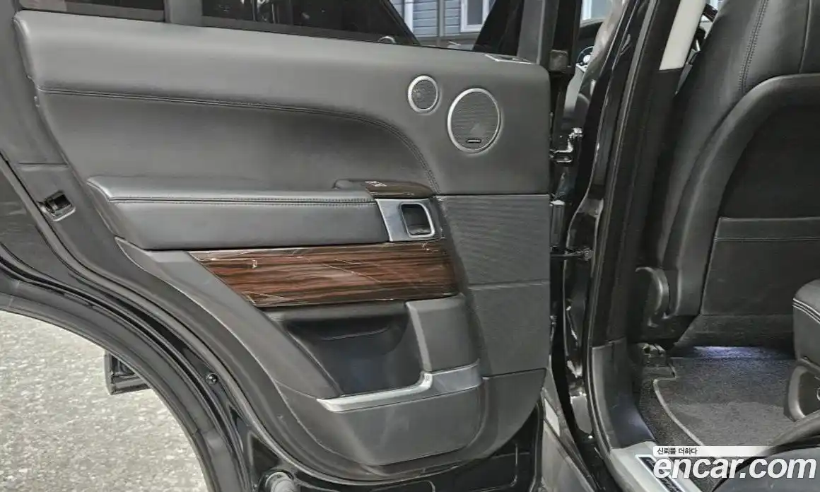 Land Rover Range-Rover 2015 4.4 гидро в Москве № 594919, фото 13