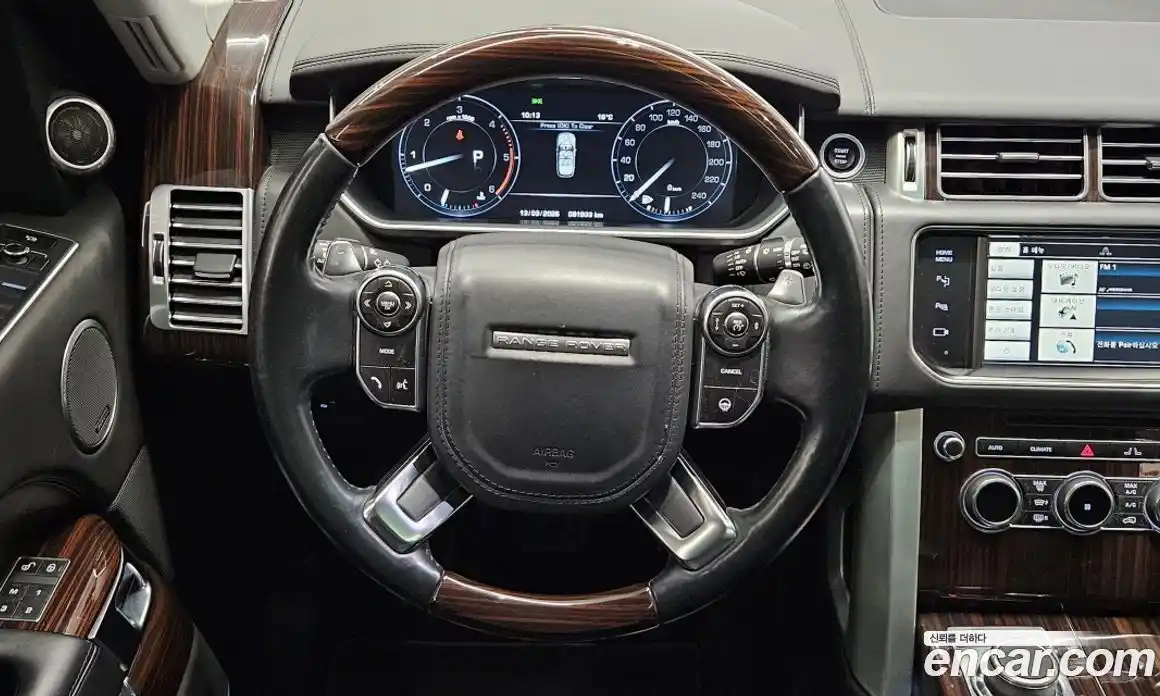 Land Rover Range-Rover 2015 4.4 гидро в Москве № 594919, фото 14