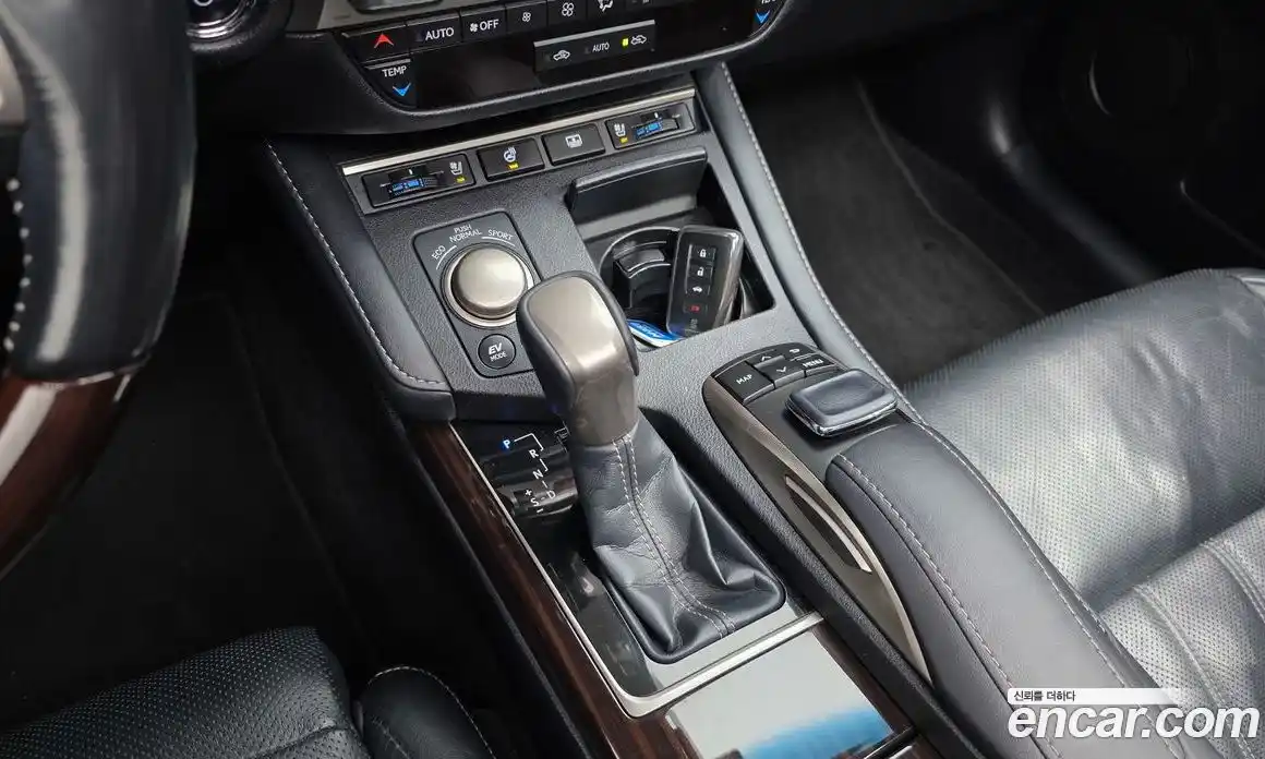 Lexus ES 2017 2.5 гидро в Москве № 766896, фото 9