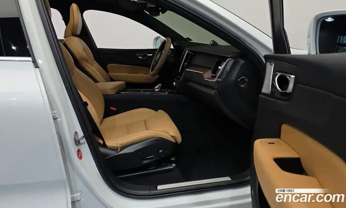 Volvo XC60 2021 2.0 гидро в Москве № 972033, фото 11