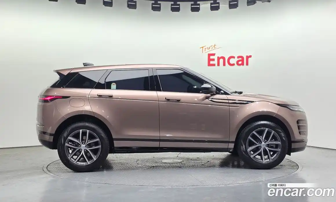 Land Rover Range-Rover Evoque 2025 2.0 гидро в Москве № 1012387, фото 6