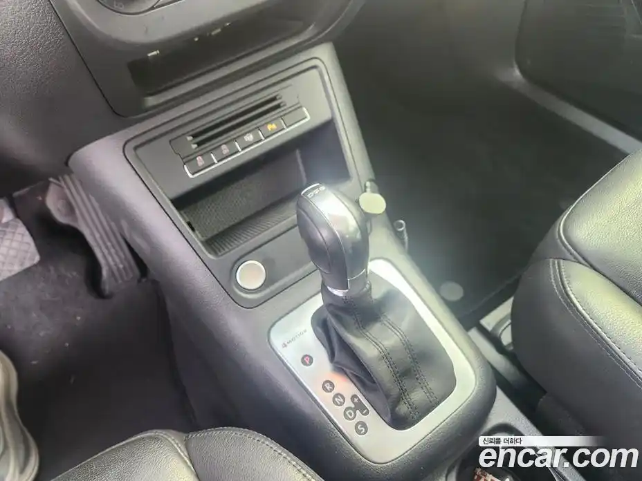 Volkswagen Tiguan 2013 2.0 гидро в Москве № 1014749, фото 12