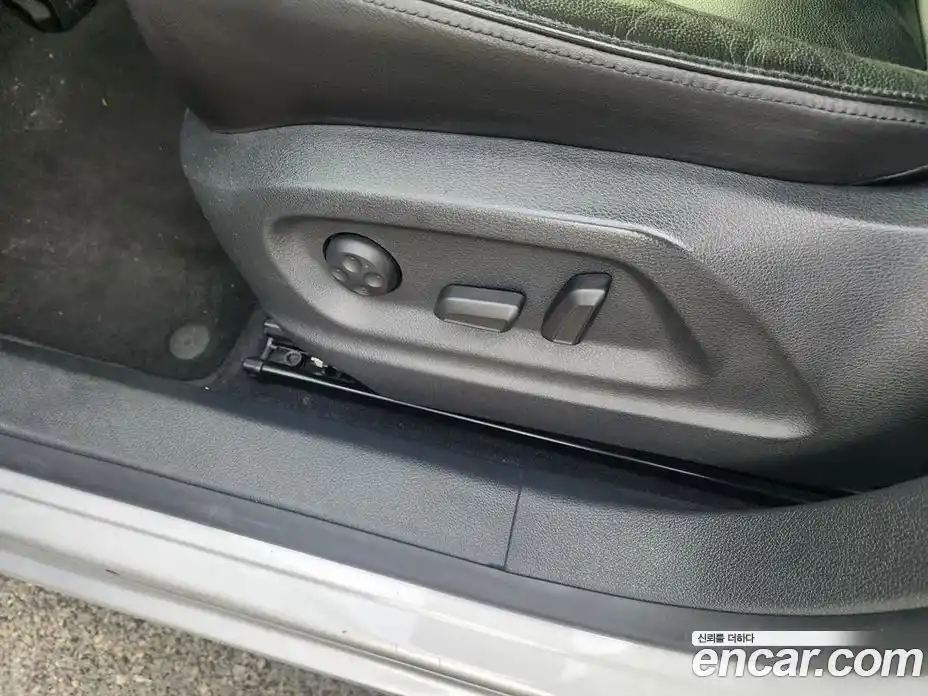 Volkswagen Tiguan 2013 2.0 гидро в Москве № 1014749, фото 15