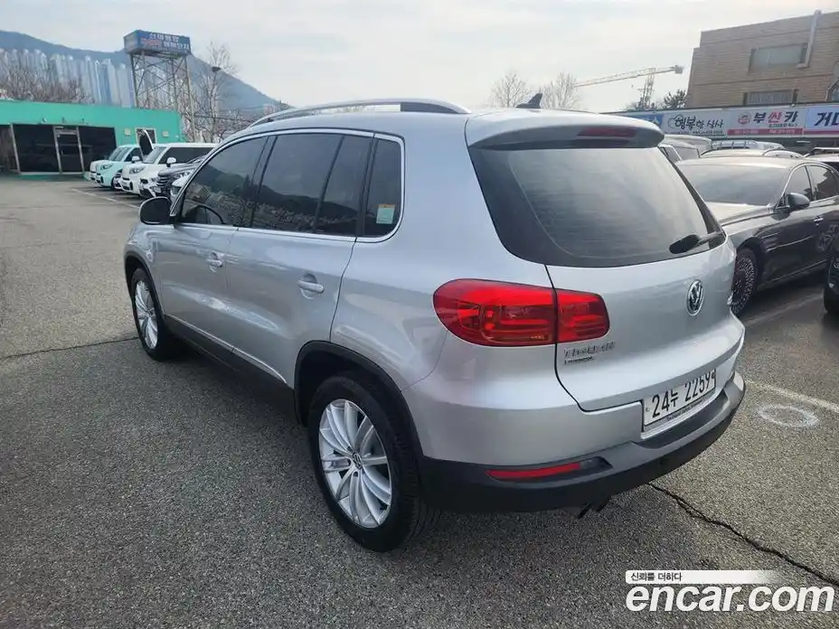 Volkswagen Tiguan 2013 2.0 гидро в Москве № 1014749, фото 3