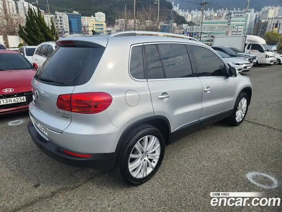 Volkswagen Tiguan 2013 2.0 гидро в Москве № 1014749, фото 5