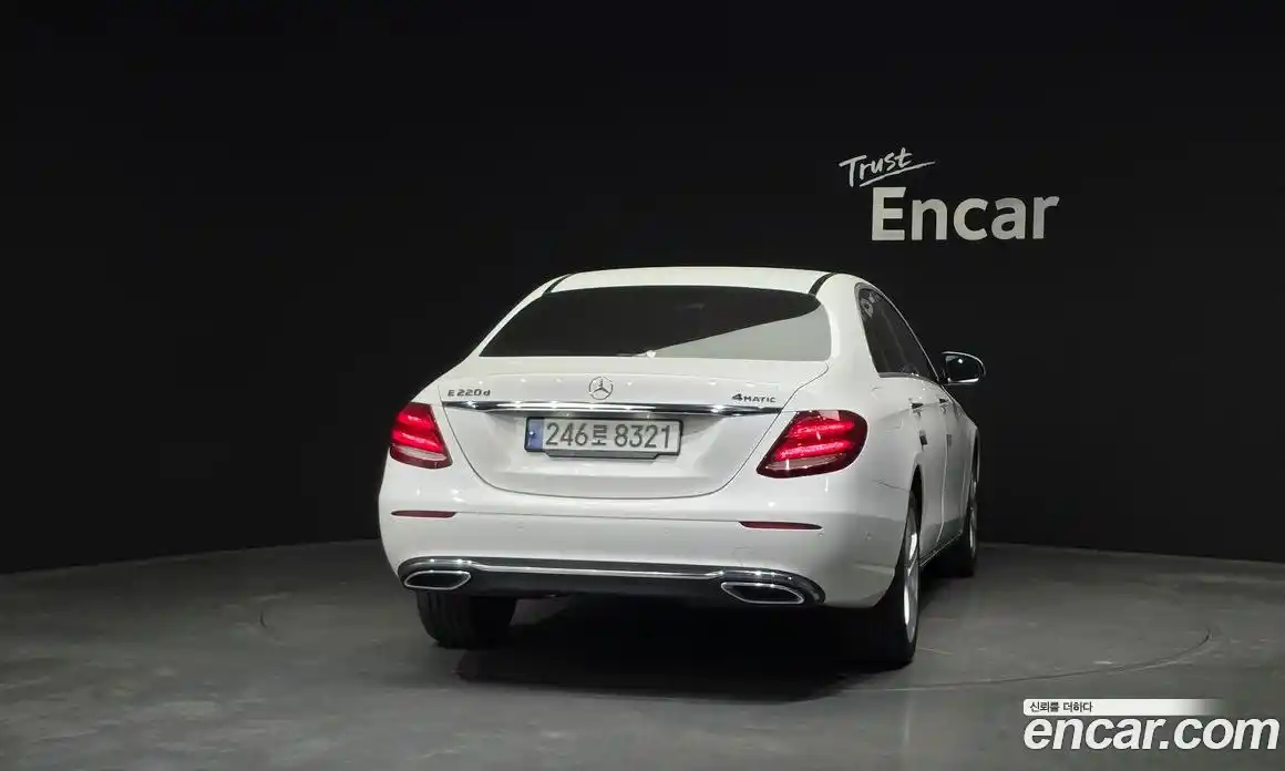 Mercedes-Benz E-Class 2018 1.9 гидро в Москве № 161874, фото 4