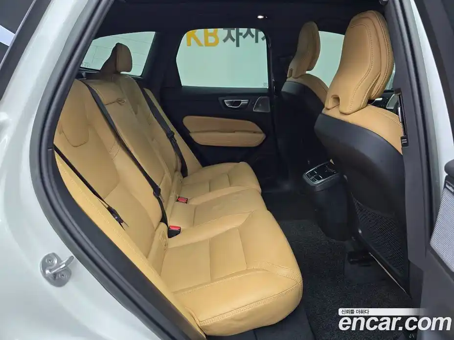 Volvo XC60 2023 2.0 гидро в Москве № 164780, фото 12