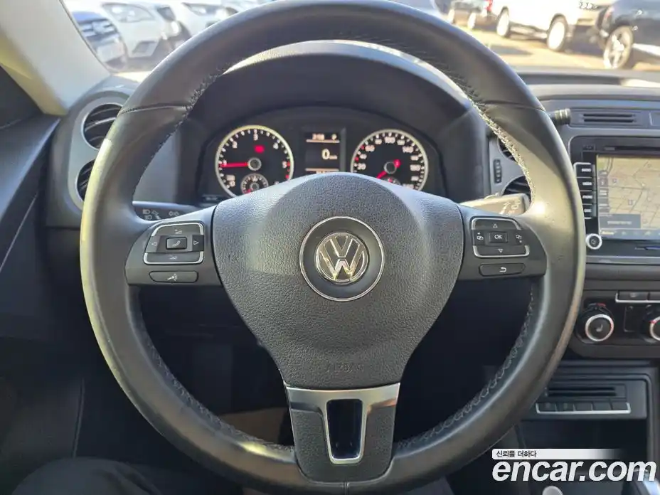 Volkswagen Tiguan 2015 2.0 гидро в Москве № 169262, фото 13