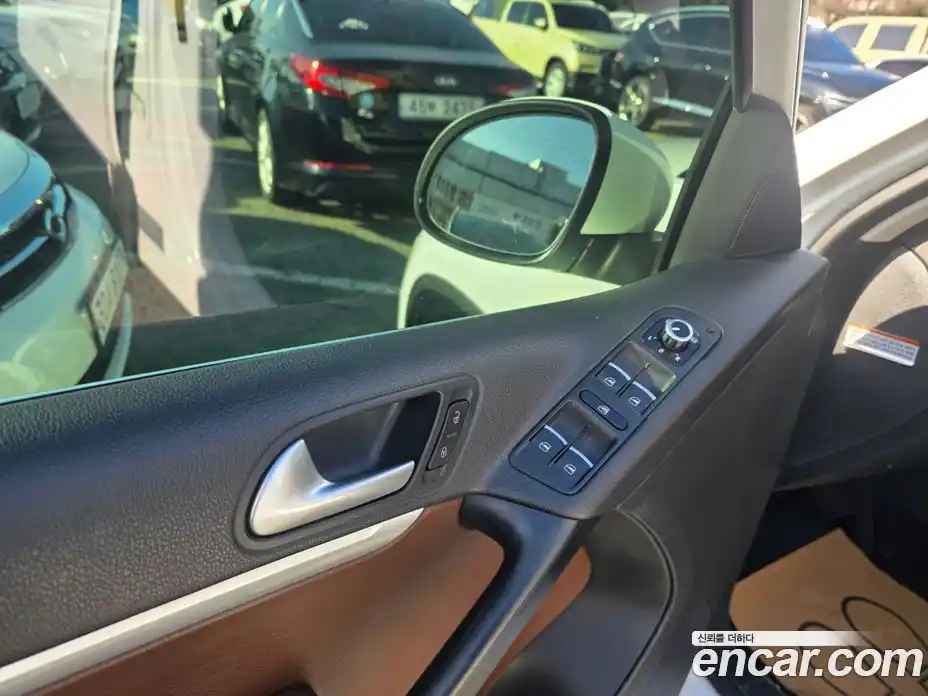 Volkswagen Tiguan 2015 2.0 гидро в Москве № 169262, фото 14