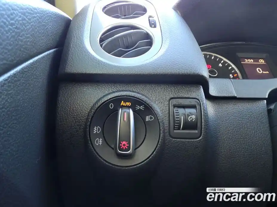 Volkswagen Tiguan 2015 2.0 гидро в Москве № 169262, фото 16