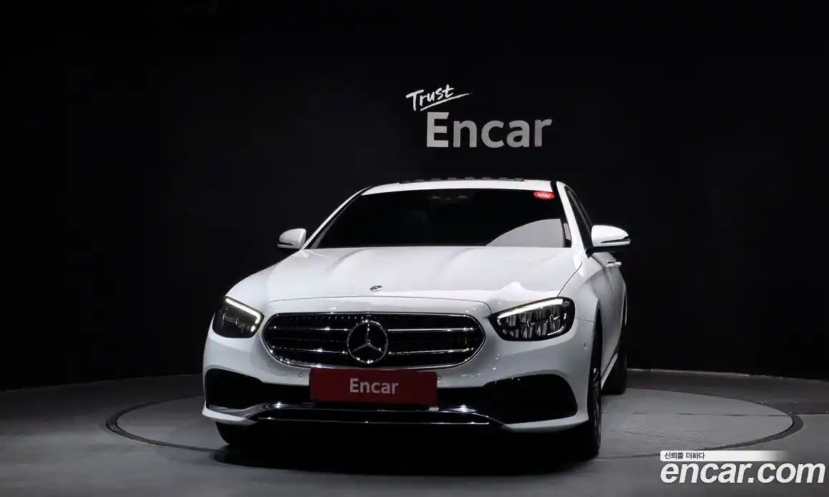 Mercedes-Benz E-Class 2022 2.0 гидро, фото 3