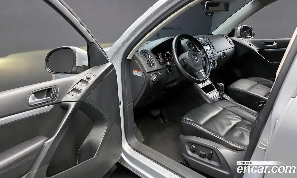 Volkswagen Tiguan 2015 2.0 гидро в Москве № 199217, фото 11