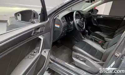 Volkswagen Tiguan 2018 2.0 гидро в Москве № 215202, миниатюра 11