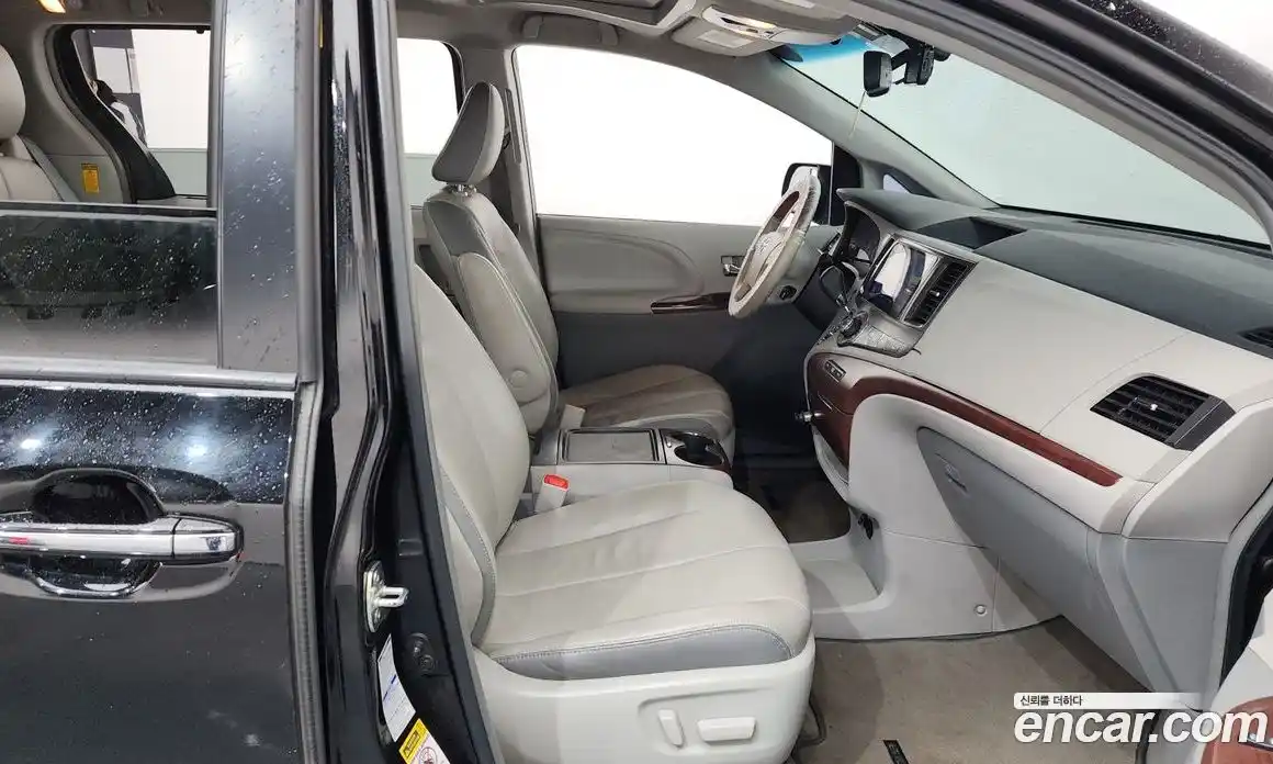 Toyota Sienna 2014 3.5 гидро в Москве № 215529, фото 11