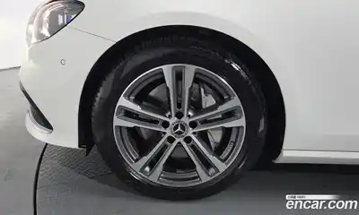 Mercedes-Benz E-Class 2022 2.0 гидро, миниатюра 4