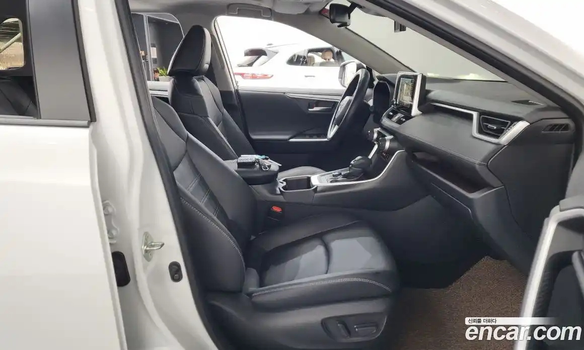 Toyota RAV4 2025 2.5 гидро в Москве № 383904, фото 11