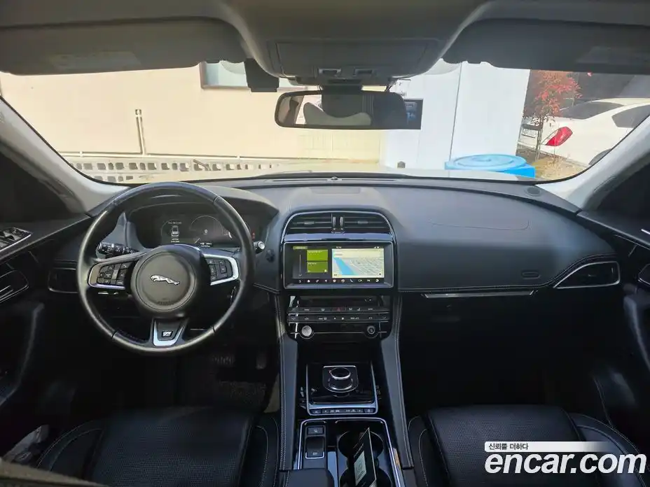 Jaguar F-Pace 2017 2.0 гидро в Москве № 500314, фото 18