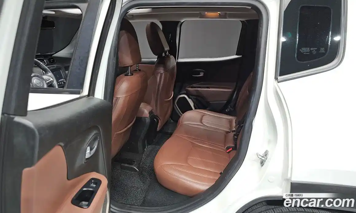 Jeep Renegade 2017 2.4 гидро в Москве № 522354, фото 11
