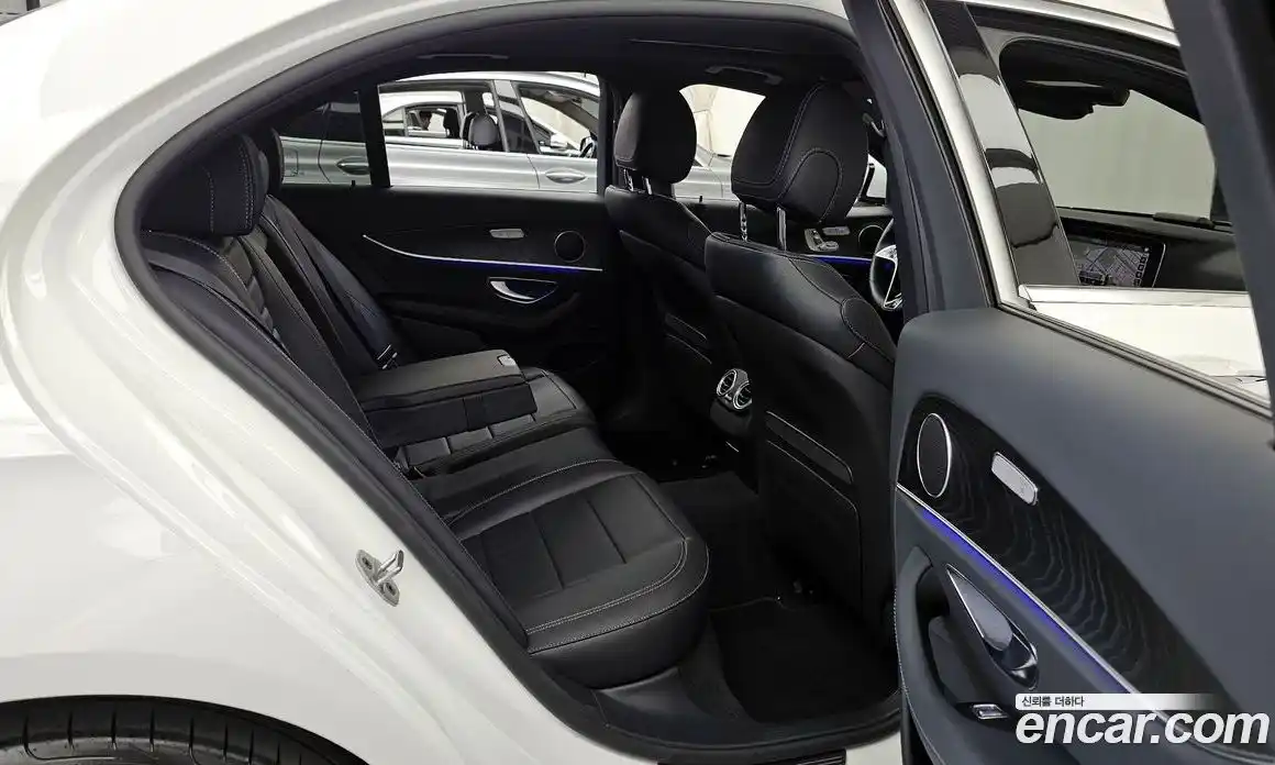 Mercedes-Benz E-Class 2022 2.0 гидро, фото 12