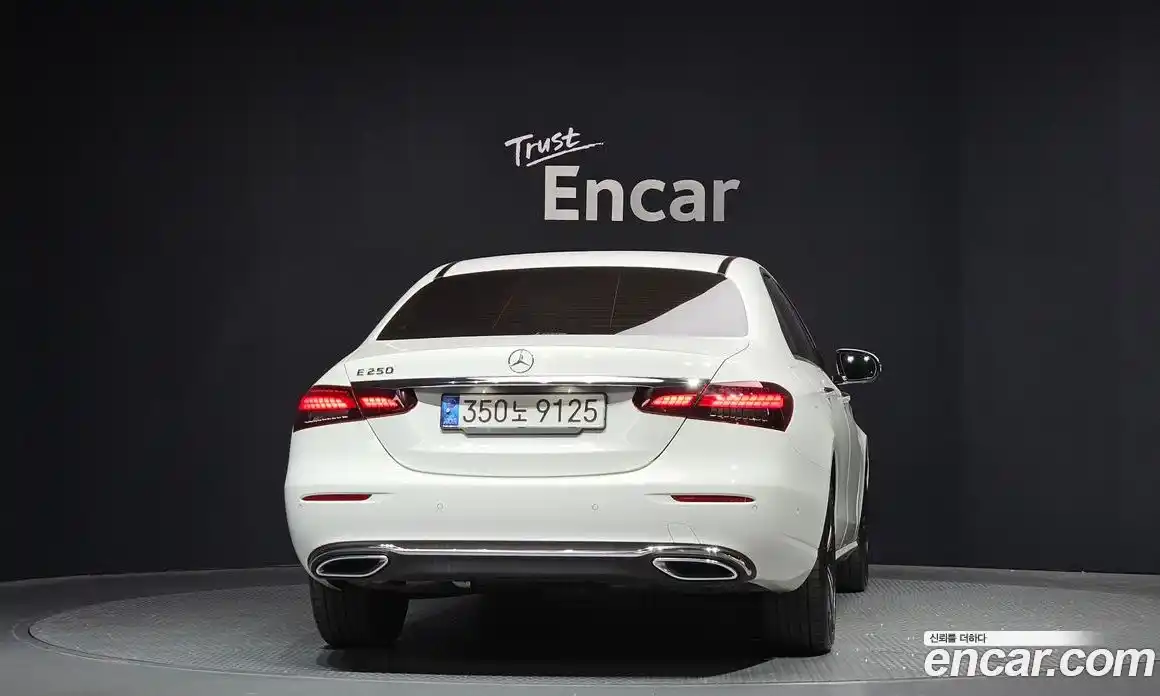 Mercedes-Benz E-Class 2022 2.0 гидро, фото 4