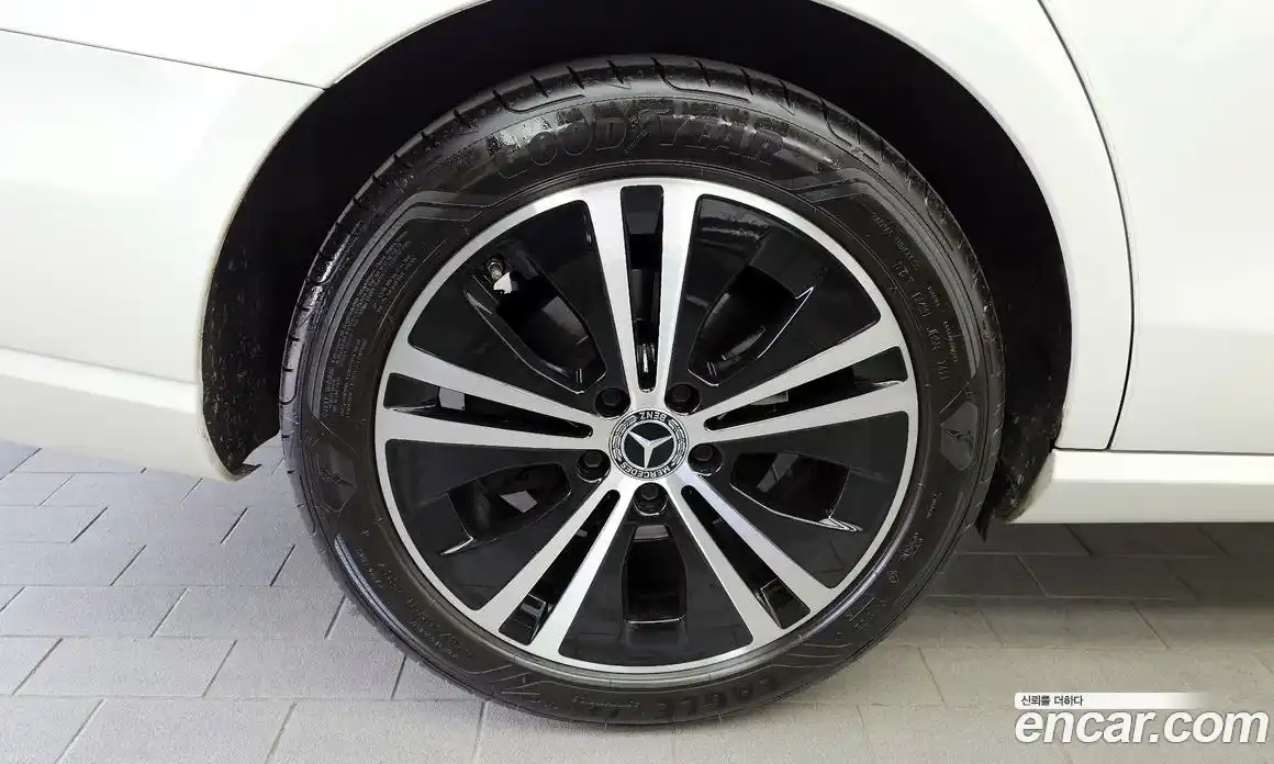 Mercedes-Benz E-Class 2022 2.0 гидро, фото 5