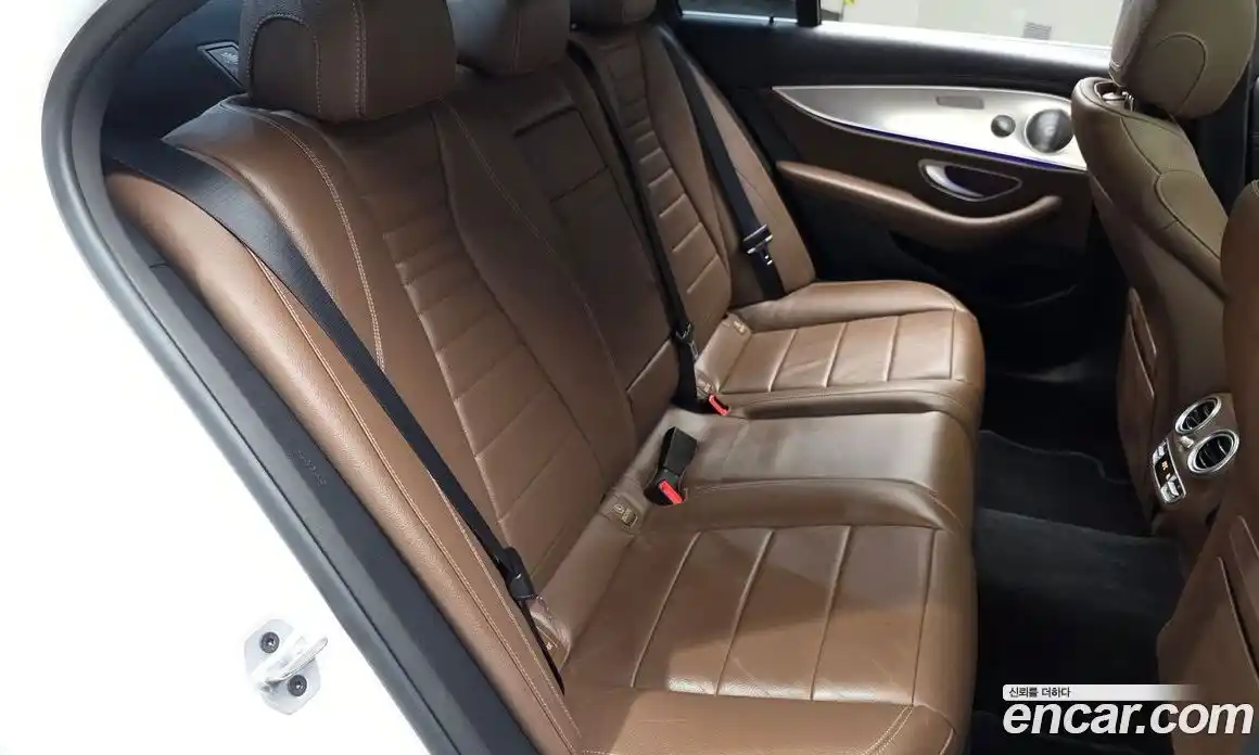 Mercedes-Benz E-Class 2021 2.0 гидро, фото 11