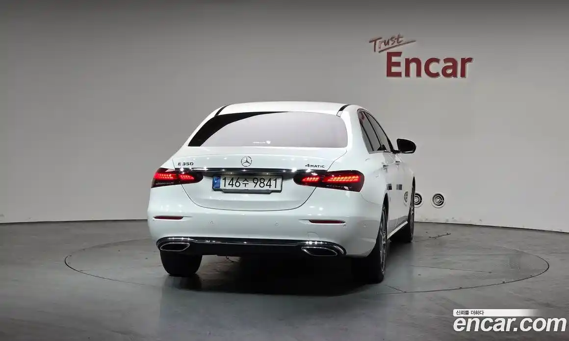 Mercedes-Benz E-Class 2021 2.0 гидро, фото 3