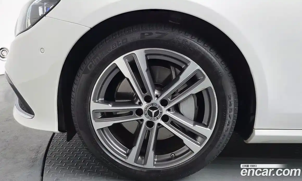 Mercedes-Benz E-Class 2021 2.0 гидро, фото 4