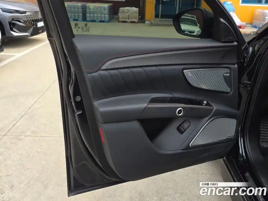 Maserati Grecale 2023 3.0 гидро в Москве № 976450, фото 14