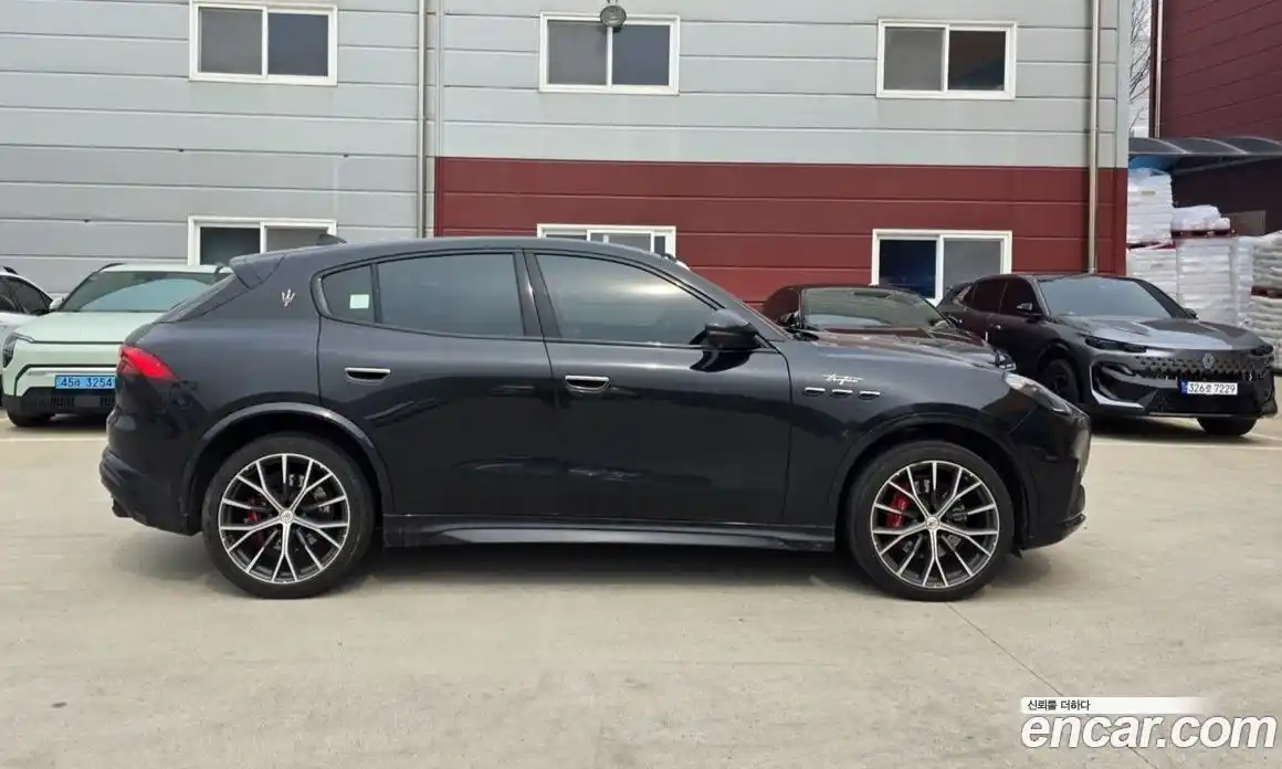 Maserati Grecale 2023 3.0 гидро в Москве № 976450, фото 16