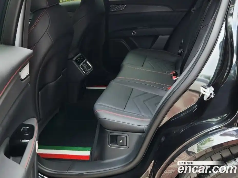 Maserati Grecale 2023 3.0 гидро в Москве № 976450, фото 18