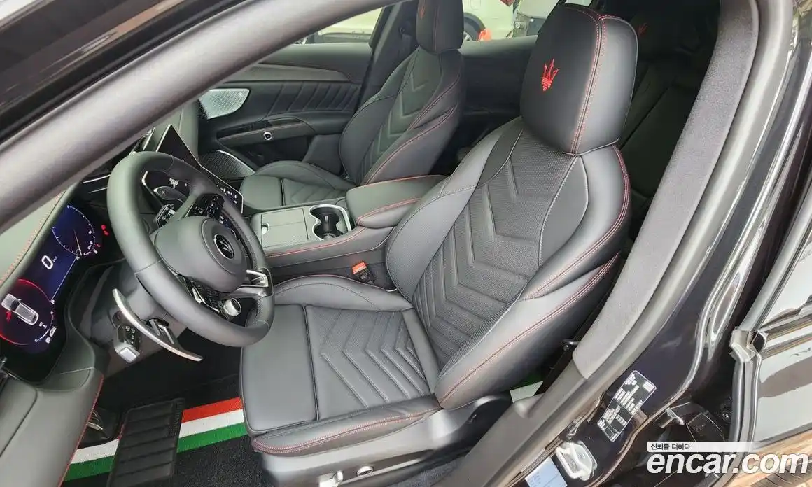 Maserati Grecale 2023 3.0 гидро в Москве № 976450, фото 20