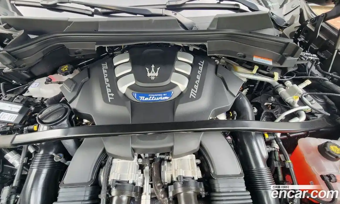 Maserati Grecale 2023 3.0 гидро в Москве № 976450, фото 6