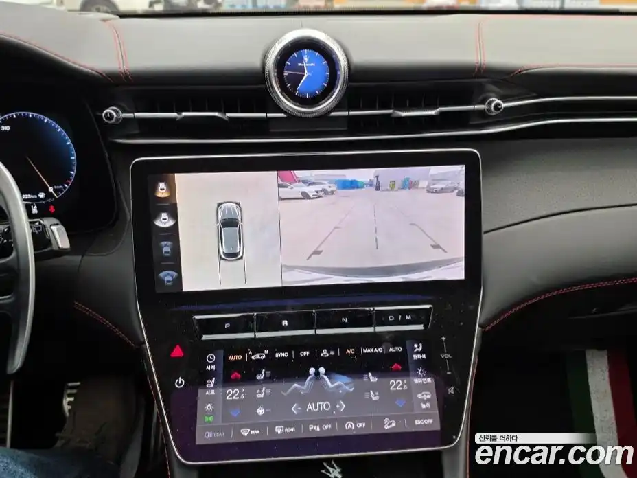 Maserati Grecale 2023 3.0 гидро в Москве № 976450, фото 9