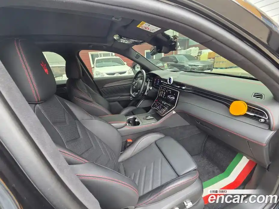 Maserati Grecale 2023 3.0 гидро в Москве № 976450, фото 10