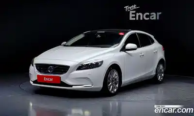 Volvo V40, 2015