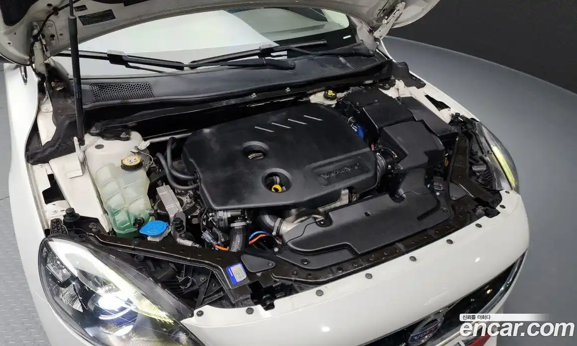 Volvo V40 2015 1.6 гидро в Москве № 164709, фото 6