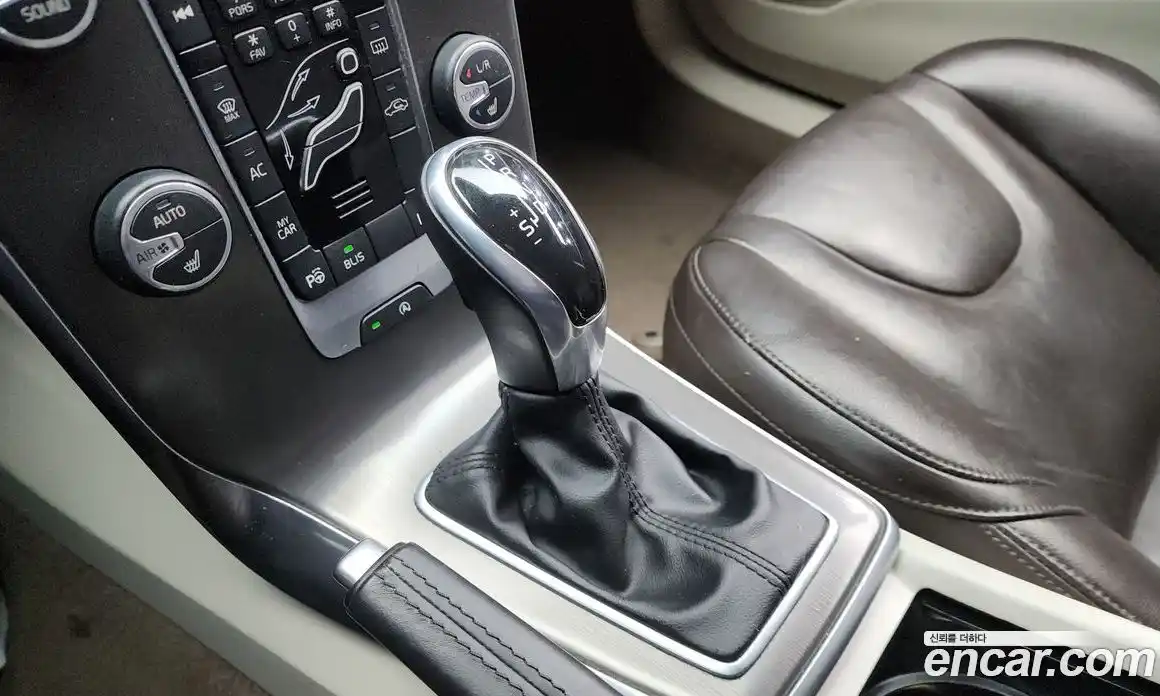 Volvo V40 2015 1.6 гидро в Москве № 164709, фото 9