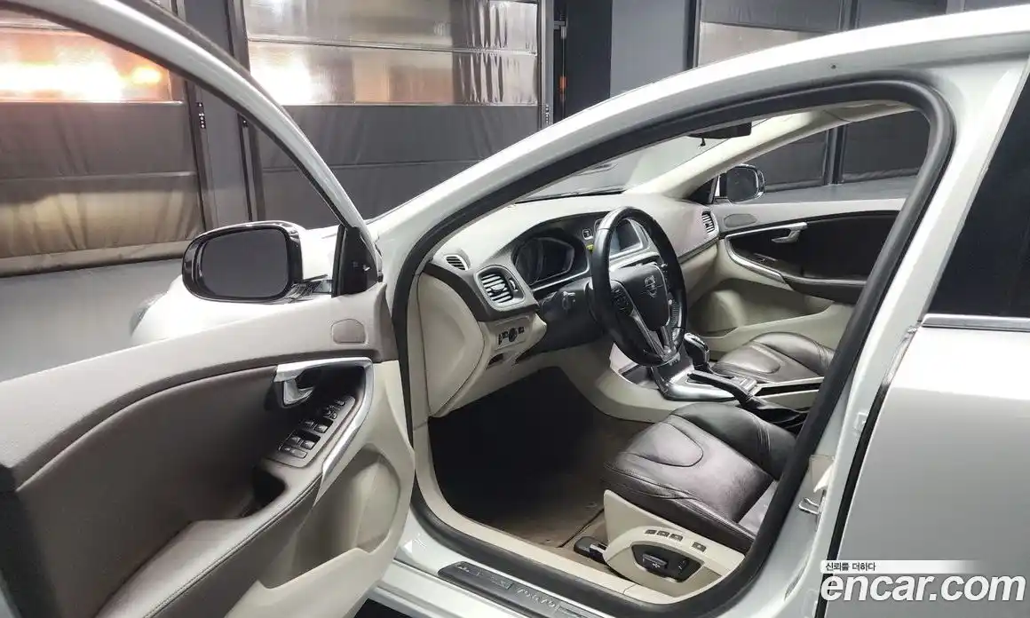 Volvo V40 2015 1.6 гидро в Москве № 164709, фото 10