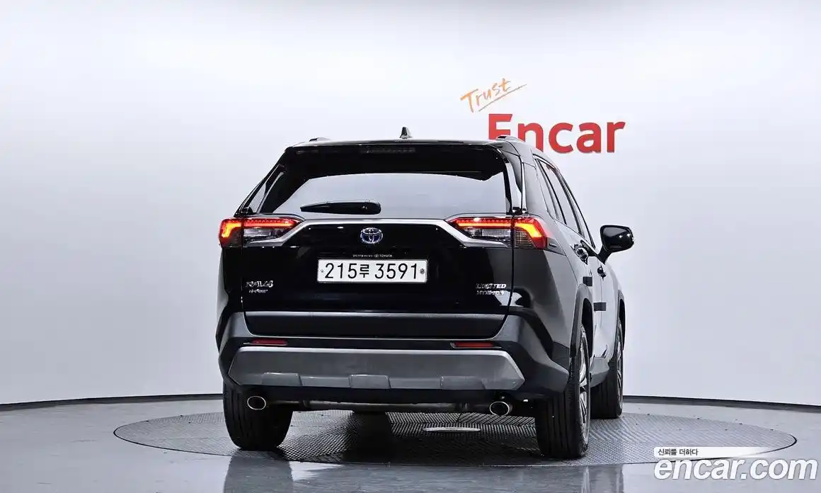 Toyota RAV4 2023 2.5 гидро в Москве № 170162, фото 4