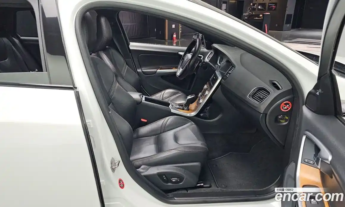 Volvo V60 2017 2.0 гидро в Москве № 194776, фото 12