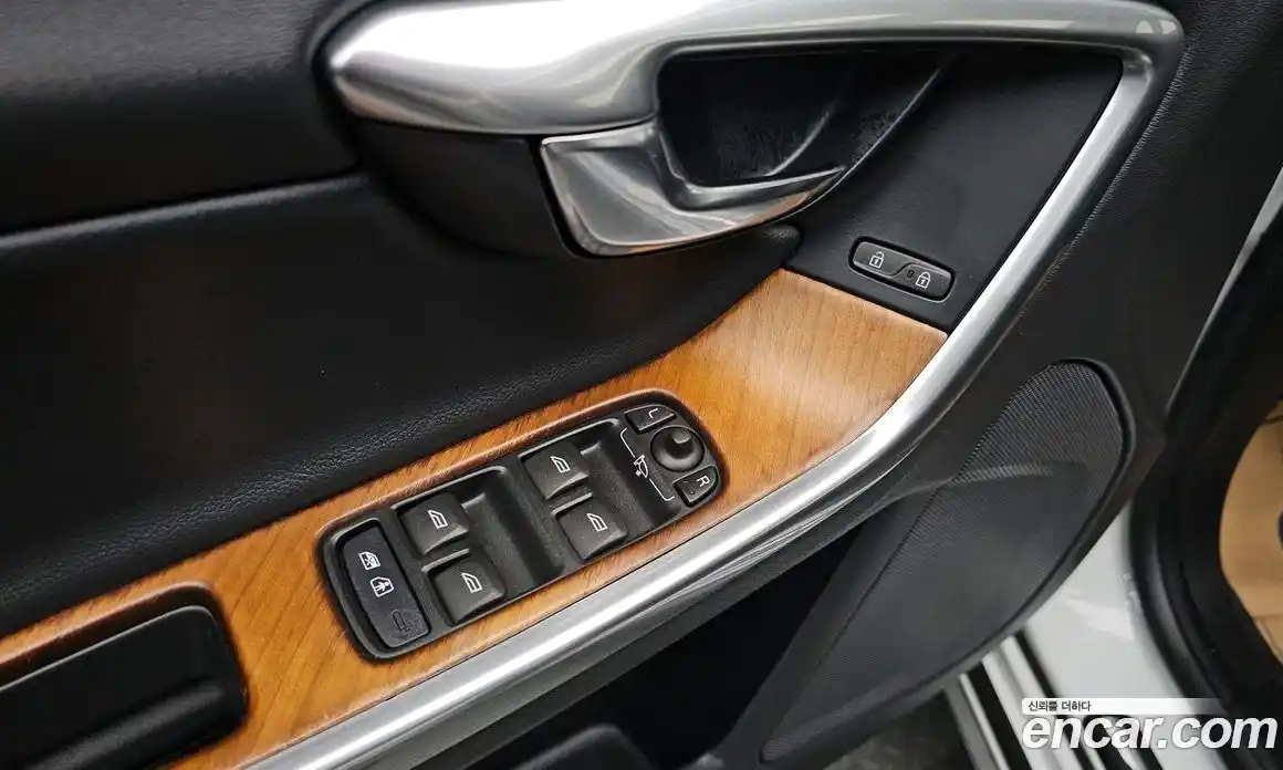 Volvo V60 2017 2.0 гидро в Москве № 194776, фото 13