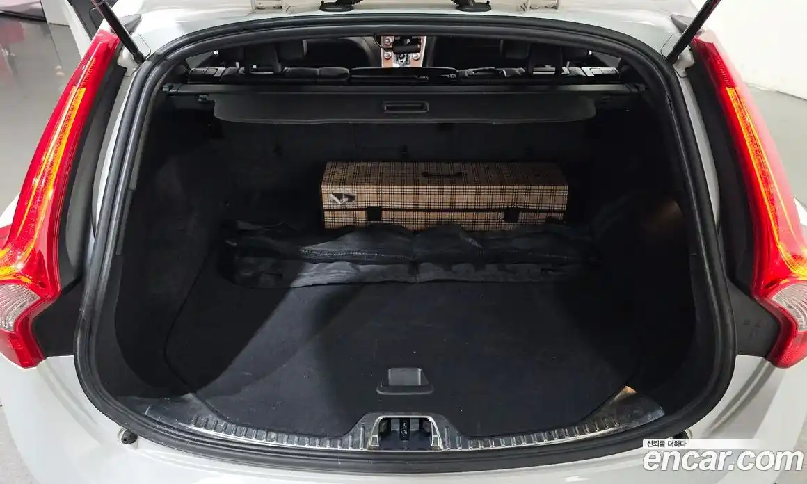 Volvo V60 2017 2.0 гидро в Москве № 194776, фото 20