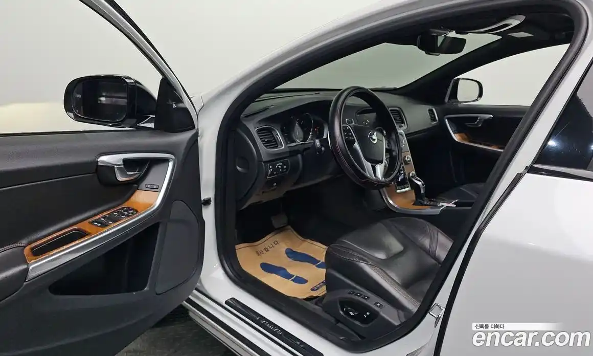 Volvo V60 2017 2.0 гидро в Москве № 194776, фото 10